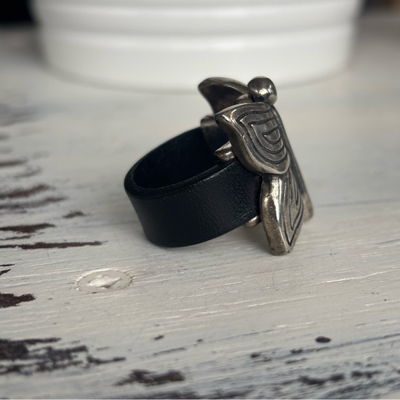 Big Bold Butterfly Ring - Picture 5 of 9